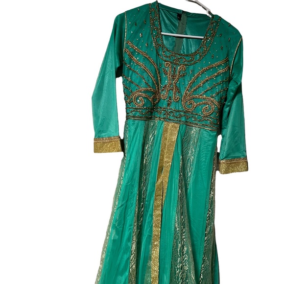 Nepali Indian Dress Arnarkali Kurta embellished - Picture 4 of 12